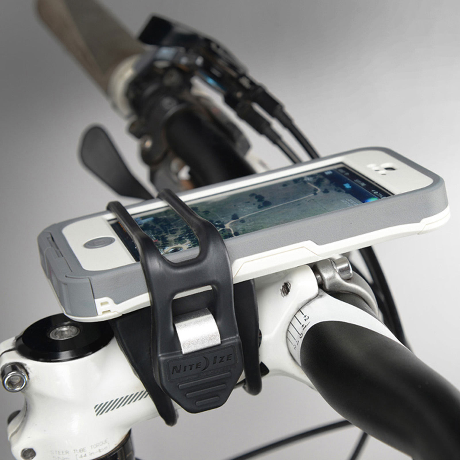 Support universel pour smartphone à vélo