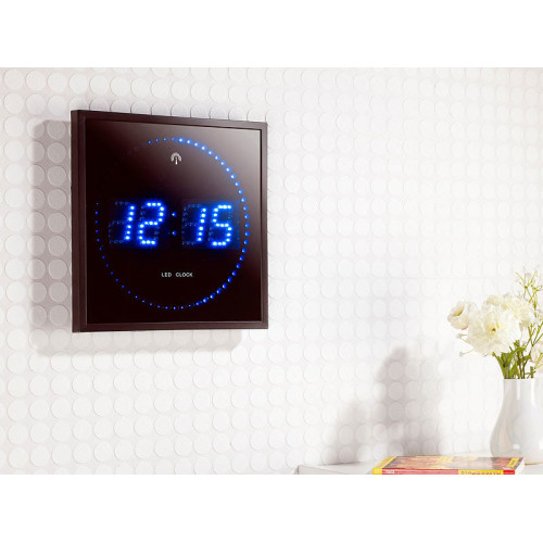 Horloge digital bleue avec radio pilotag