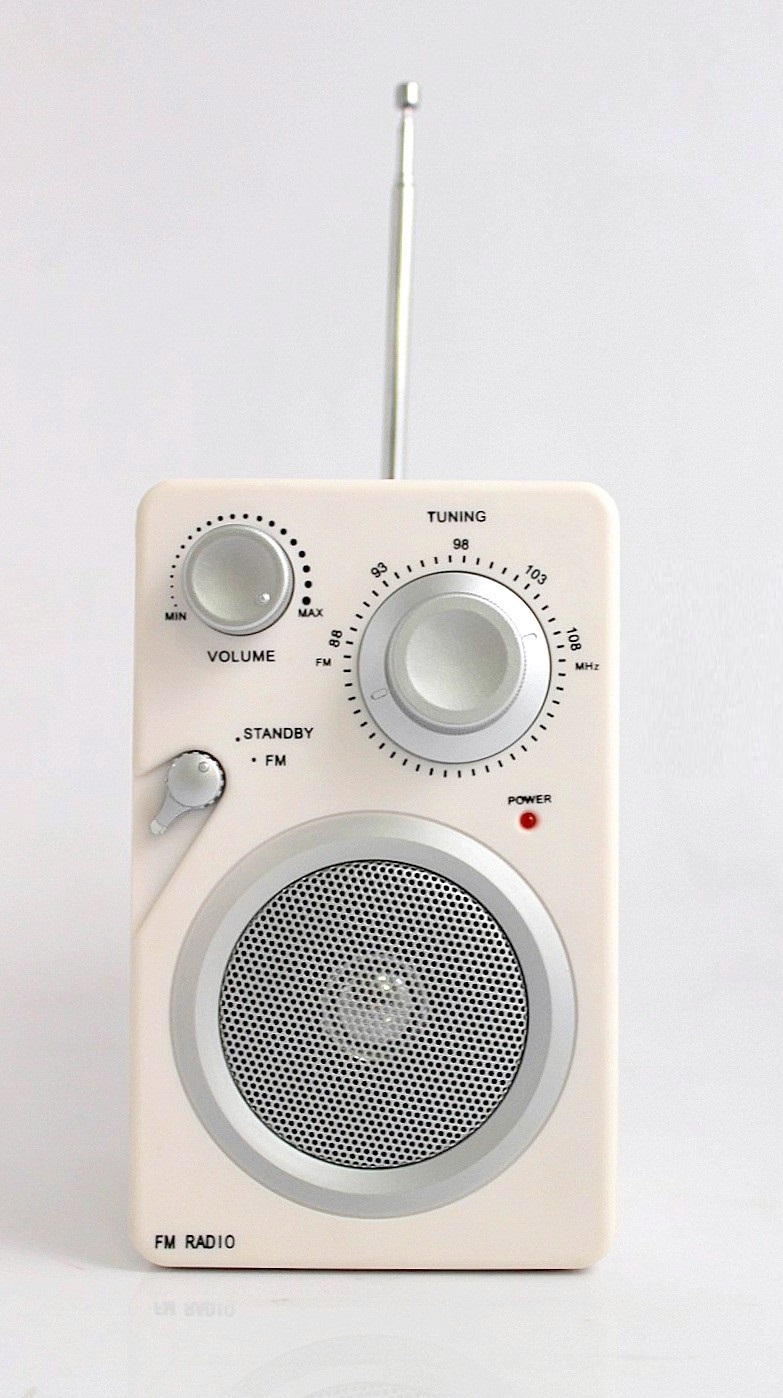 Radio fm compacte analogique blanche