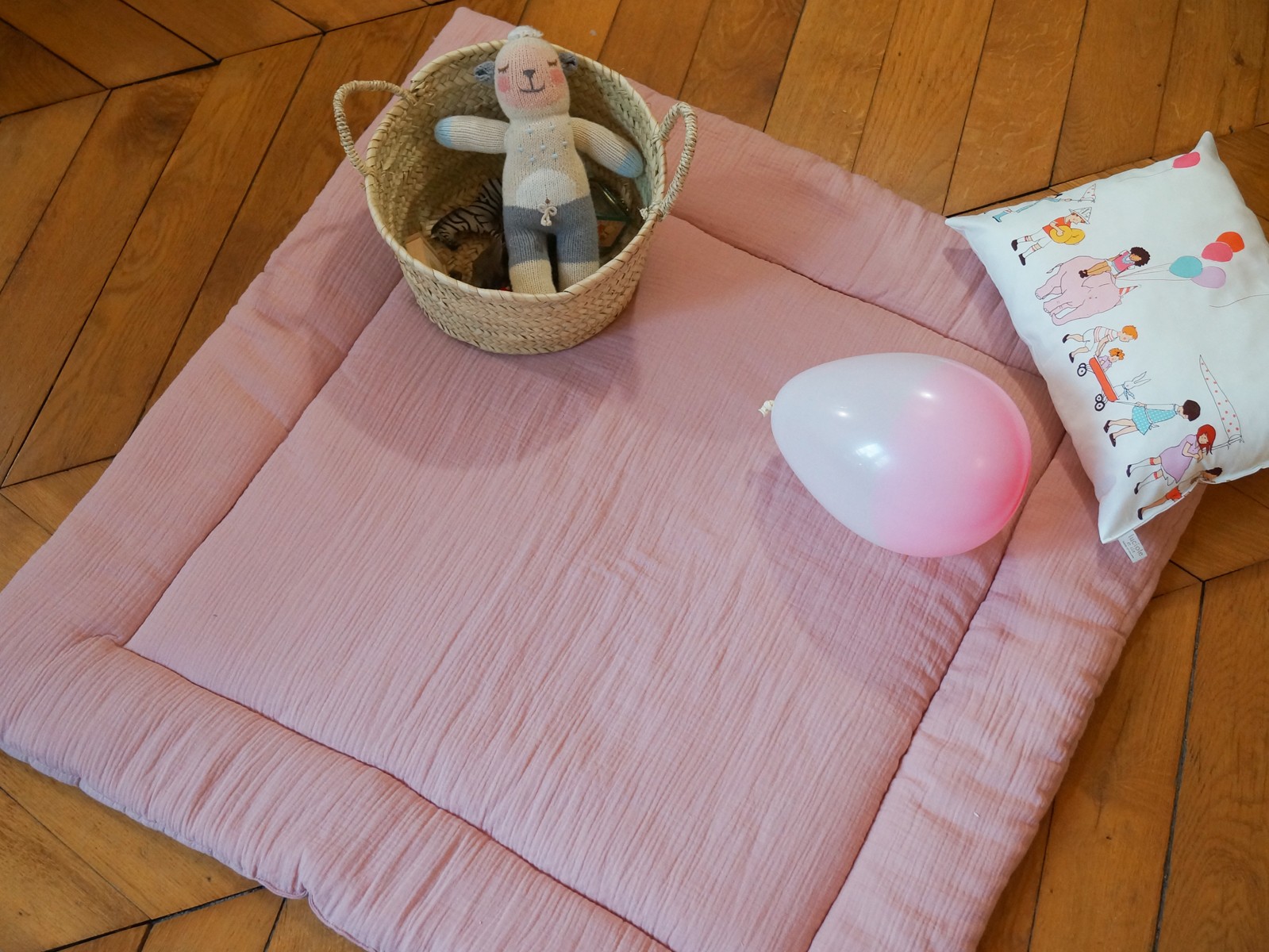 Tapis de jeu bébé fille en mousseline | Nature & Découvertes