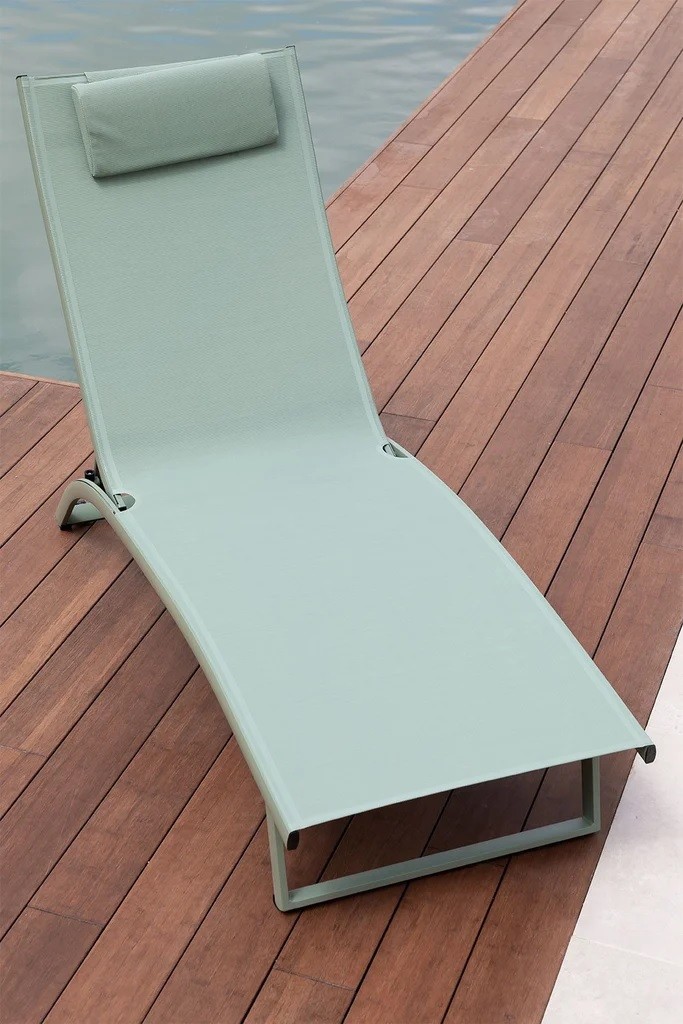 Chaise longue galbée vert d'eau