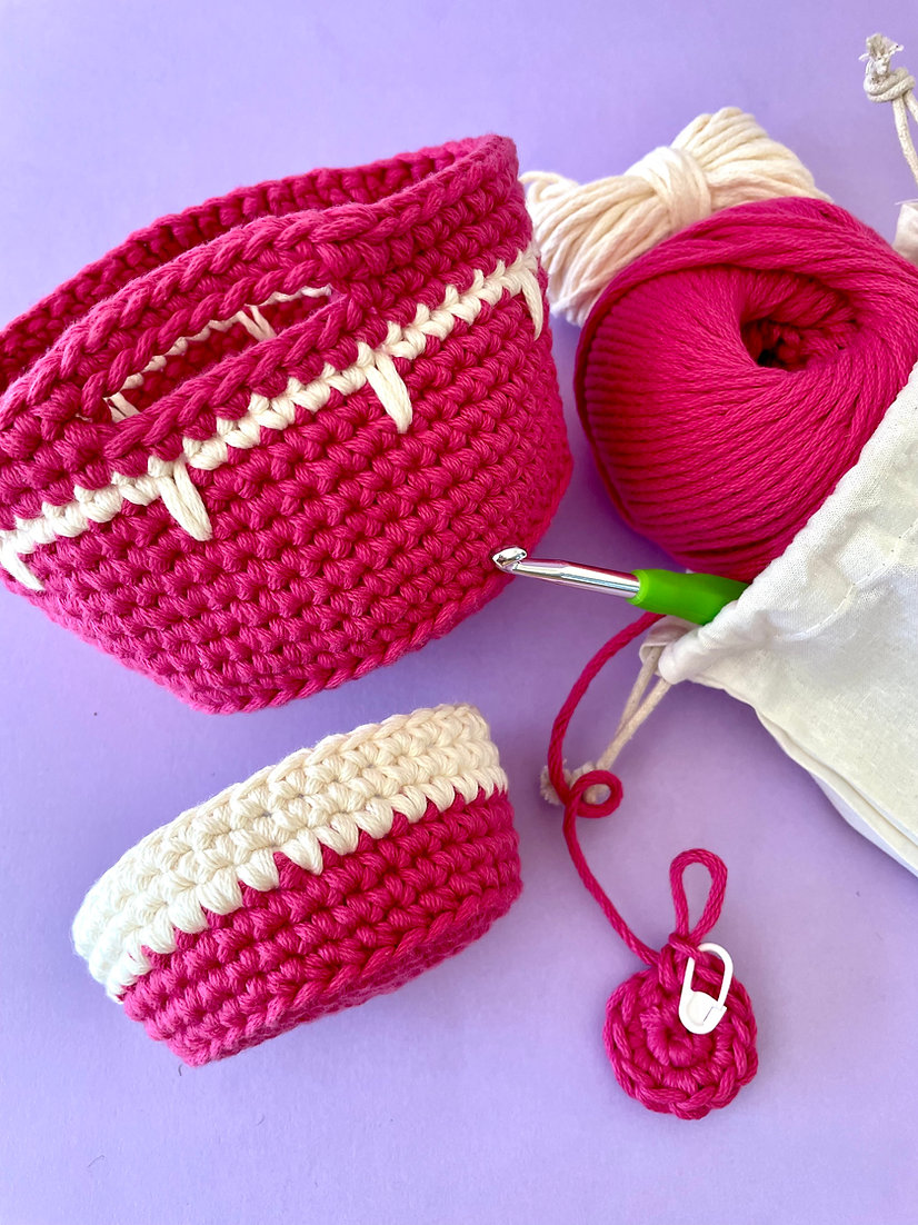 Kit de crochet  corbeilles roses
