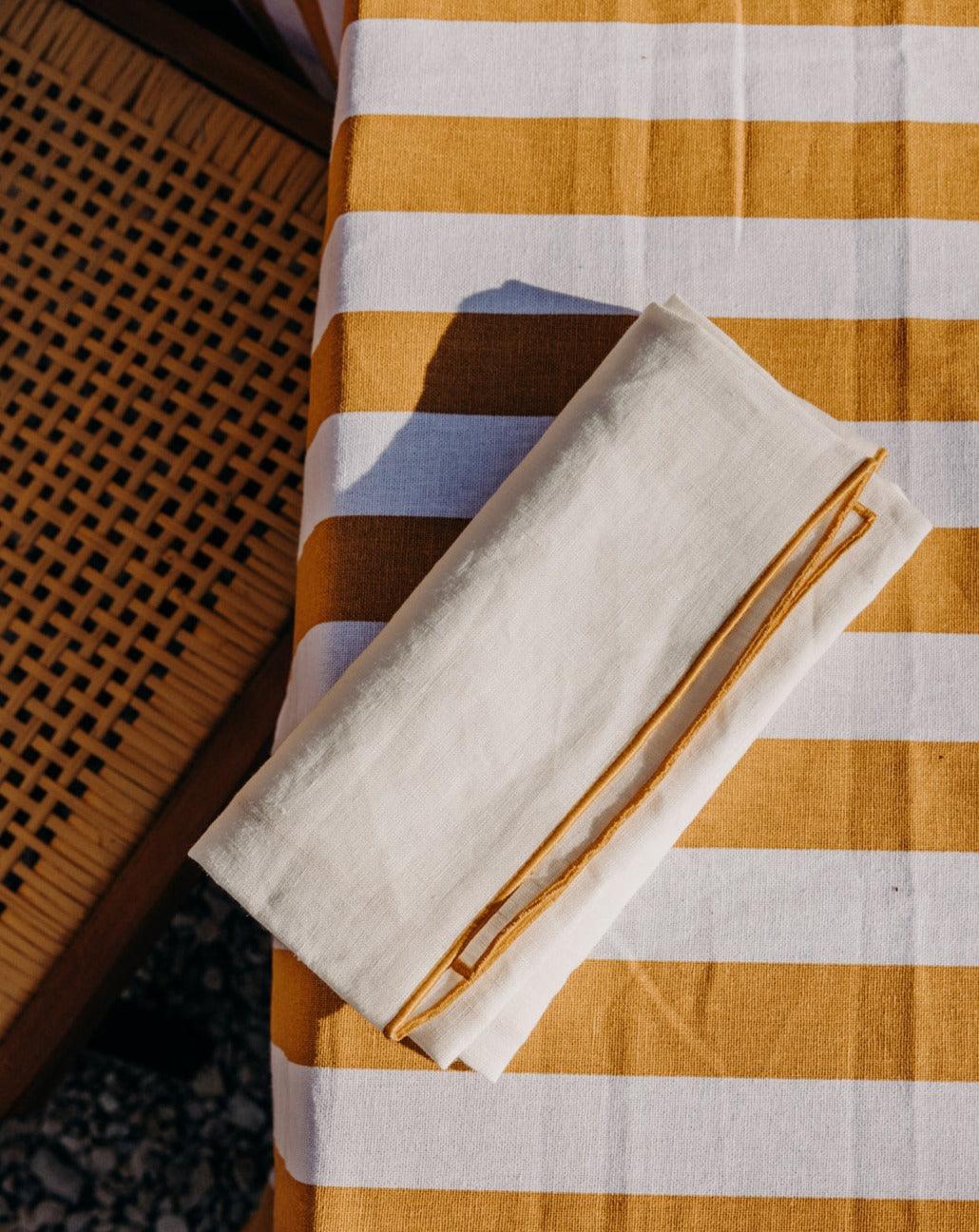 Grande serviette en lin blanc et safran